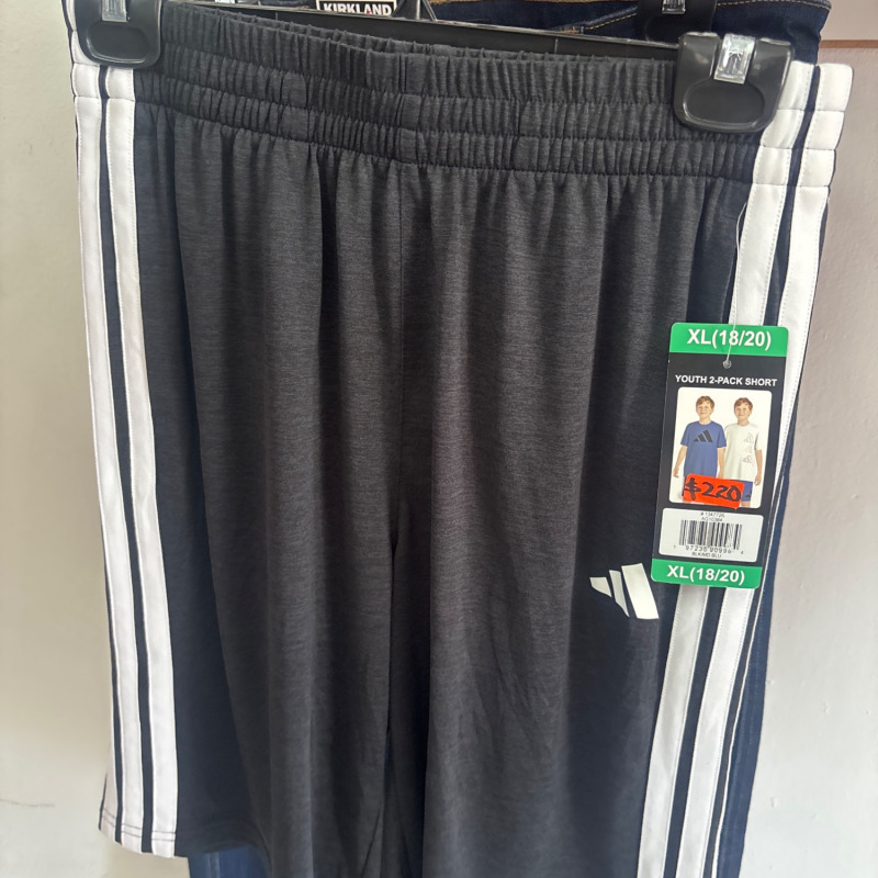Short deportivo adidas