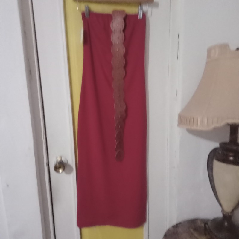 numero 83 vestido rojo con cinto cafe