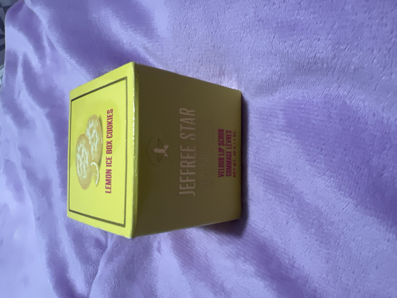 Skin care jeffree star velour lip scrub