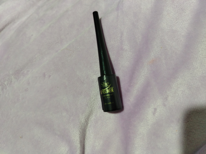She makeup EYELINER