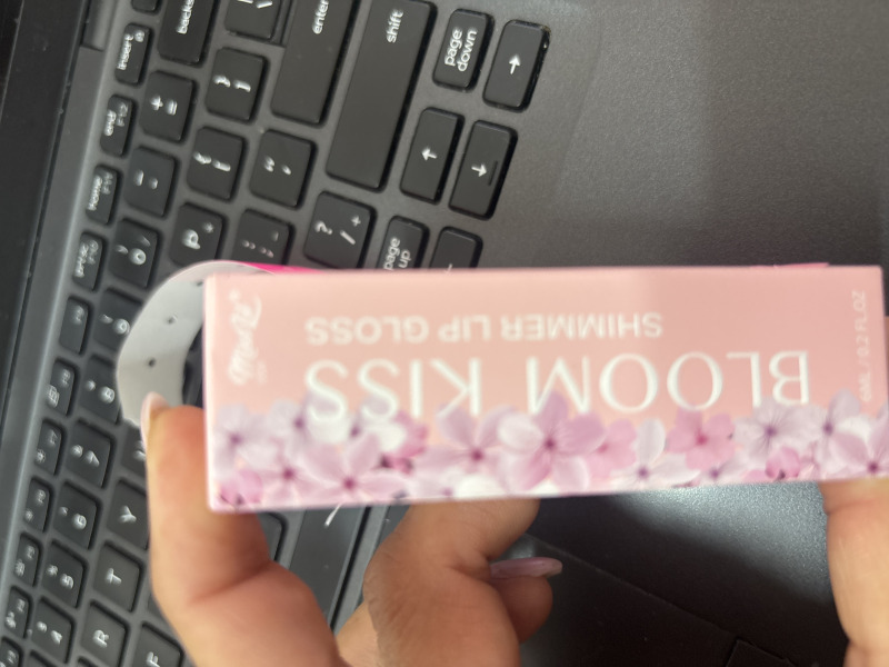 Bloom kiss shiner lip gloss