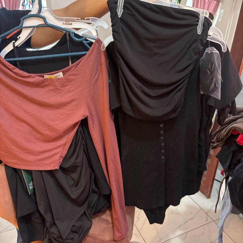 Be5 blusas negras básicas
